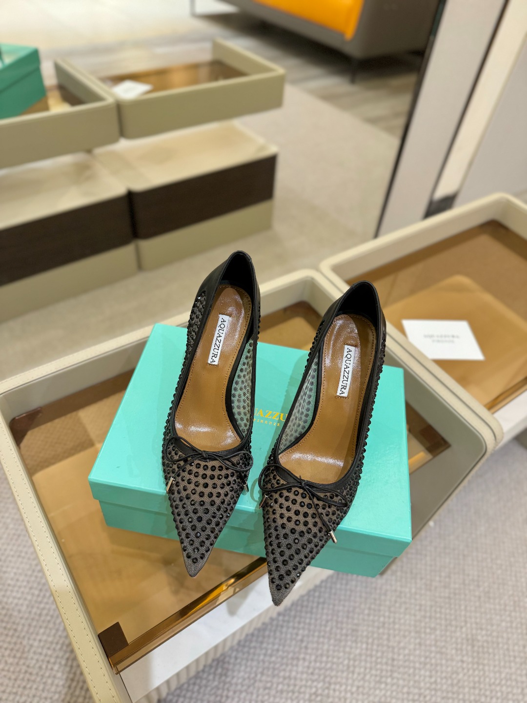 
Aquazzura   菠萝   2025  𝐒𝐒  𝐧𝐞𝐰春夏新品高跟凉鞋。满满的钻，超闪 🌸((☀