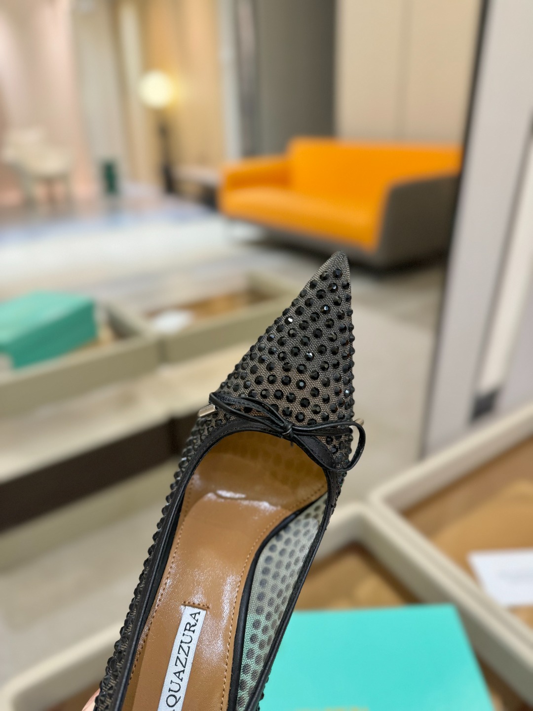 
Aquazzura   菠萝   2025  𝐒𝐒  𝐧𝐞𝐰春夏新品高跟凉鞋。满满的钻，超闪 🌸((☀