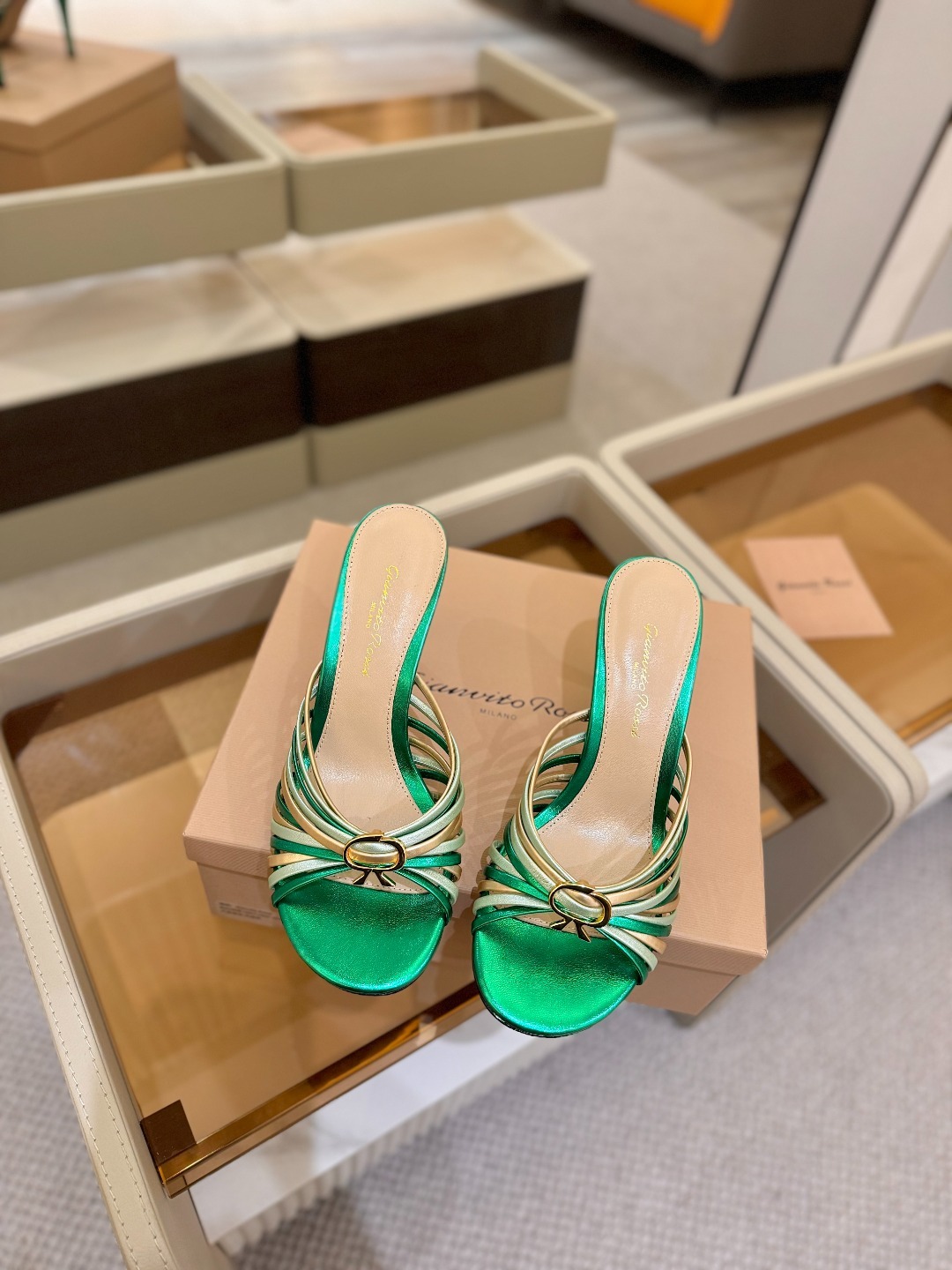 Gianvito Rossi
👠2025新款拖鞋
原版开发 顶级版本 代购品质
Gianvito