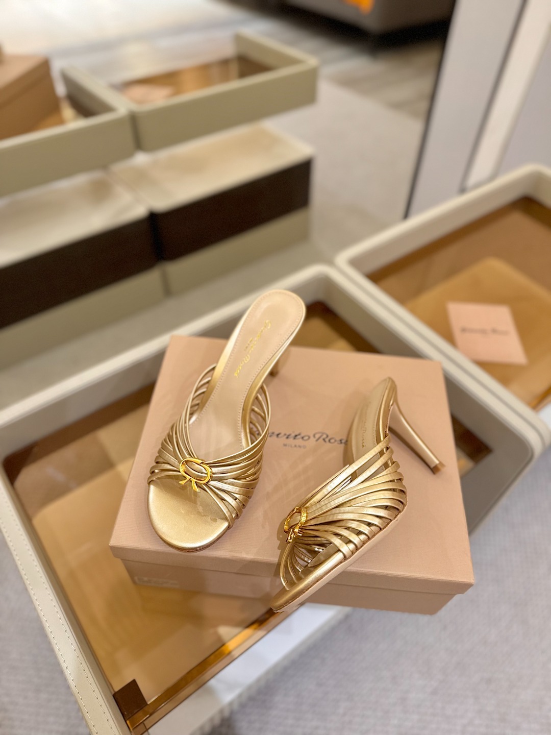 Gianvito Rossi
👠2025新款拖鞋
原版开发 顶级版本 代购品质
Gianvito