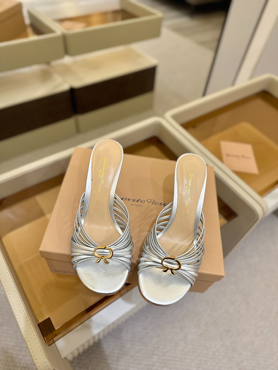 Gianvito Rossi
👠2025新款拖鞋
原版开发 顶级版本 代购品质
Gianvito