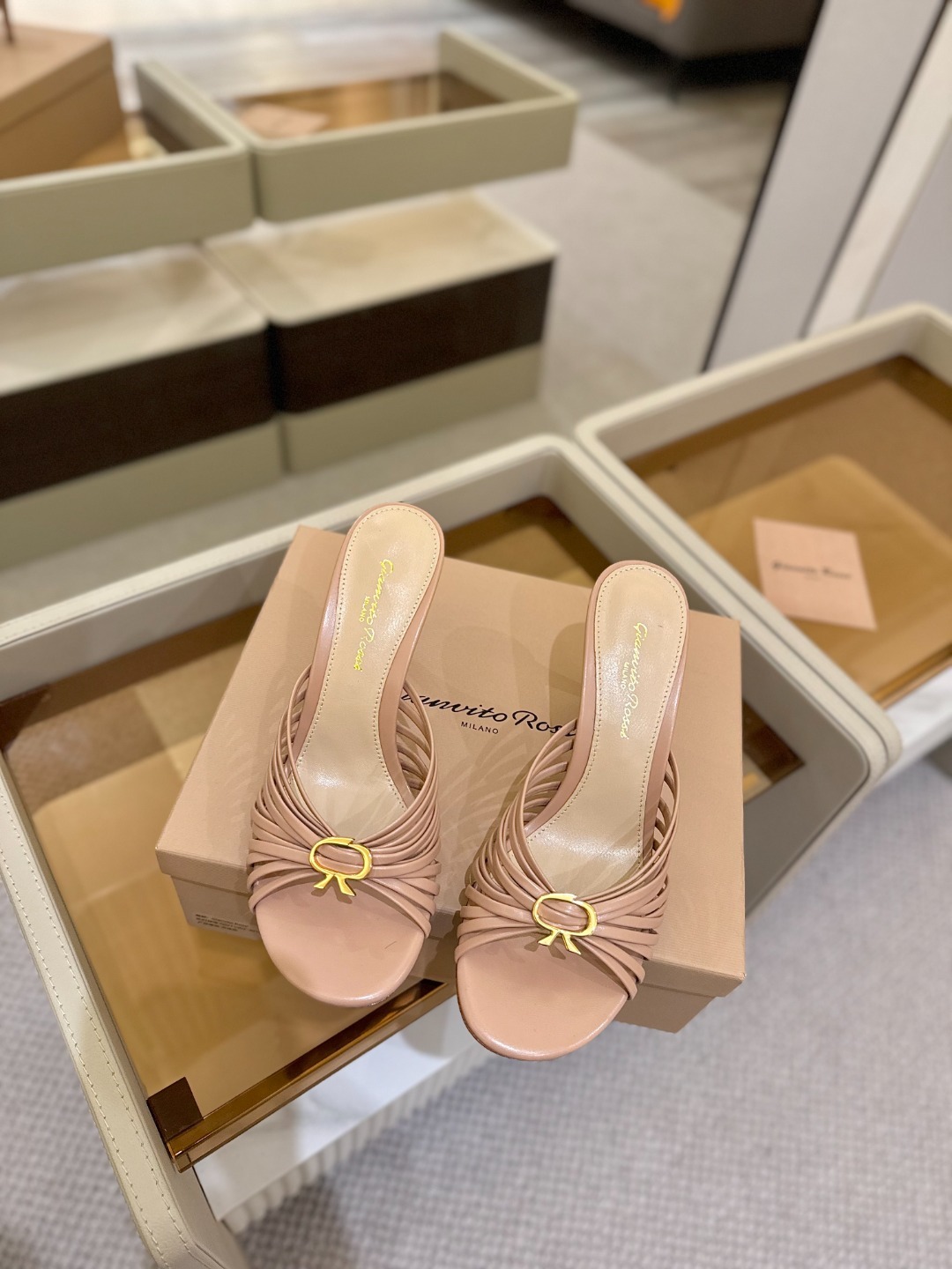 Gianvito Rossi
👠2025新款拖鞋
原版开发 顶级版本 代购品质
Gianvito