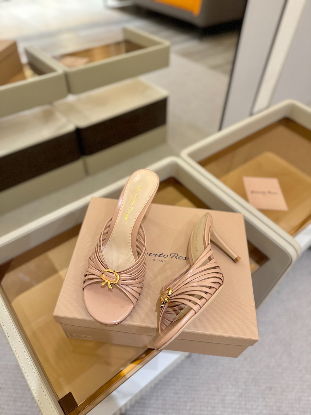Gianvito Rossi
👠2025新款拖鞋
原版开发 顶级版本 代购品质
Gianvito