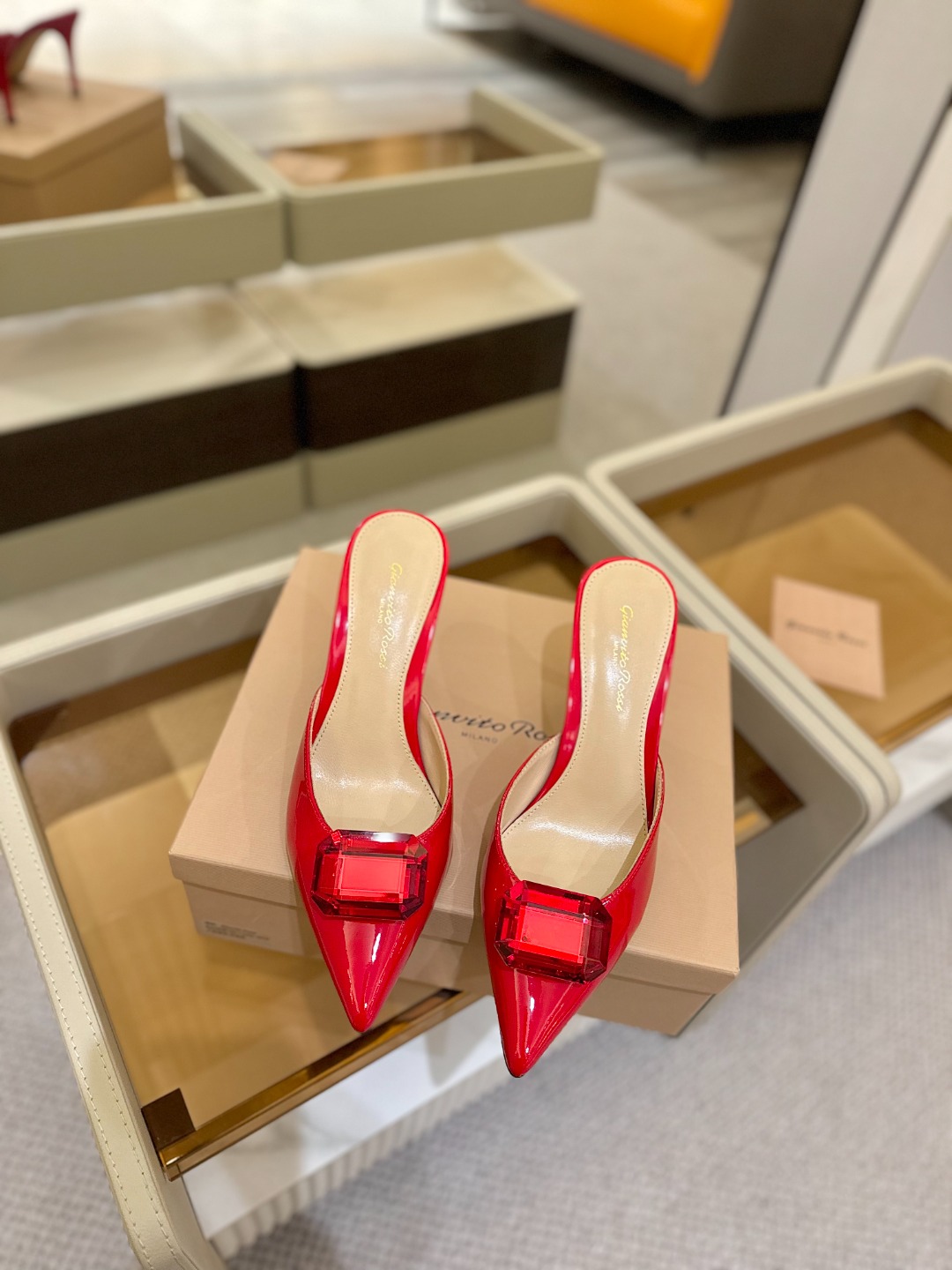 
Gianvito rossi 👠
2025新款拖鞋
 原版开发 顶级版本 代购品质 
一双超美的大宝石