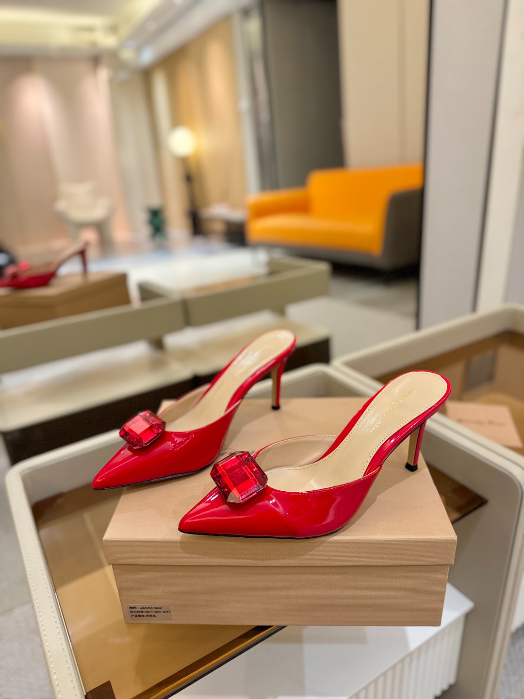 
Gianvito rossi 👠
2025新款拖鞋
 原版开发 顶级版本 代购品质 
一双超美的大宝石