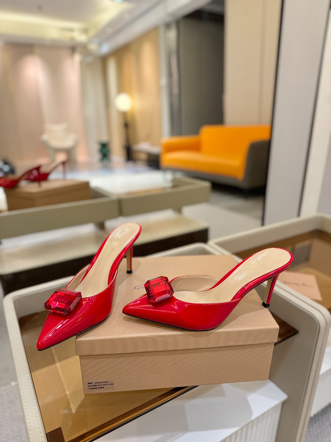 
Gianvito rossi 👠
2025新款拖鞋
 原版开发 顶级版本 代购品质 
一双超美的大宝石