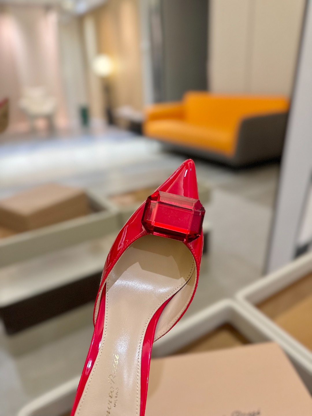 
Gianvito rossi 👠
2025新款拖鞋
 原版开发 顶级版本 代购品质 
一双超美的大宝石