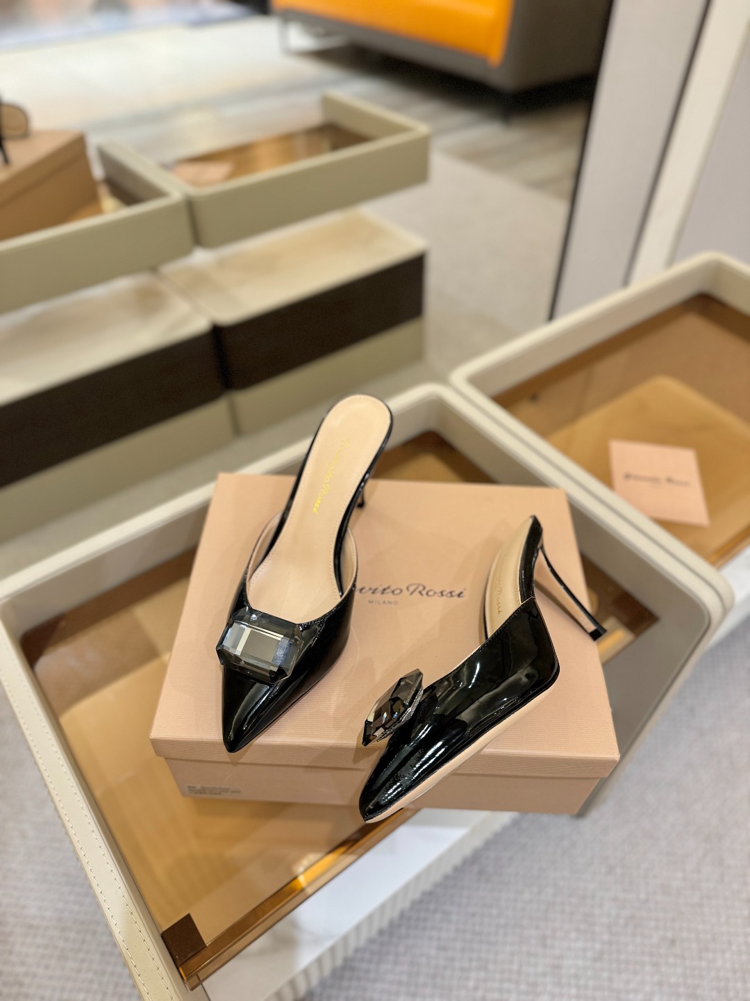
Gianvito rossi 👠
2025新款拖鞋
 原版开发 顶级版本 代购品质 
一双超美的大宝石