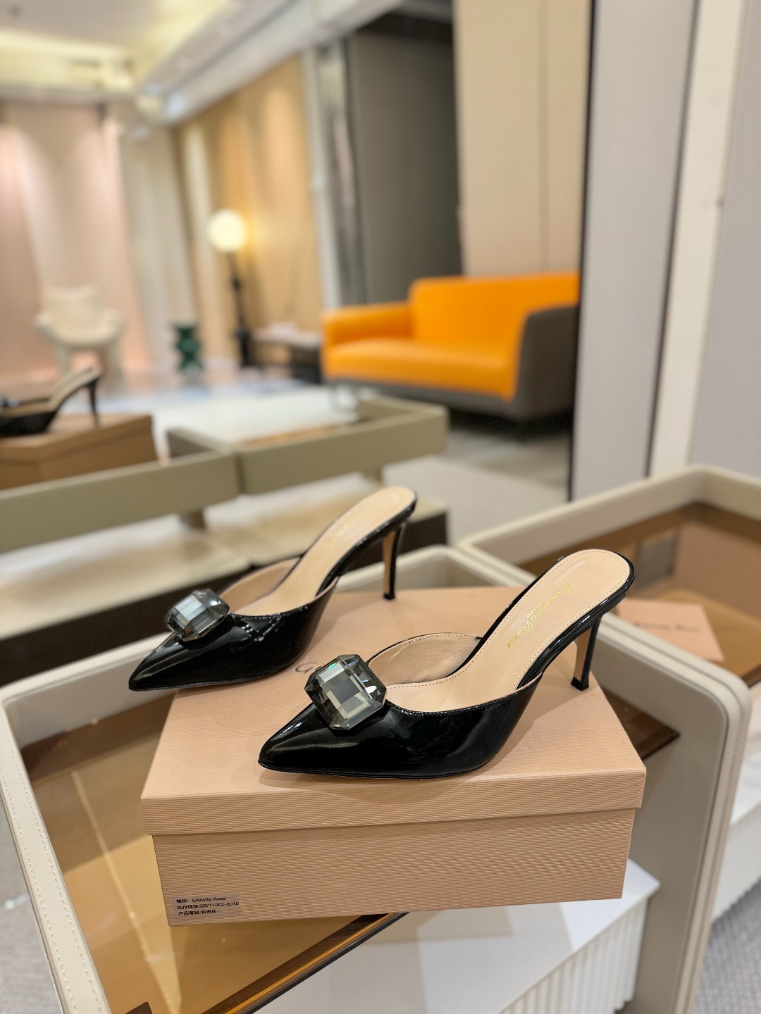 
Gianvito rossi 👠
2025新款拖鞋
 原版开发 顶级版本 代购品质 
一双超美的大宝石