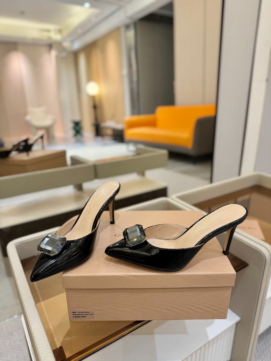 
Gianvito rossi 👠
2025新款拖鞋
 原版开发 顶级版本 代购品质 
一双超美的大宝石
