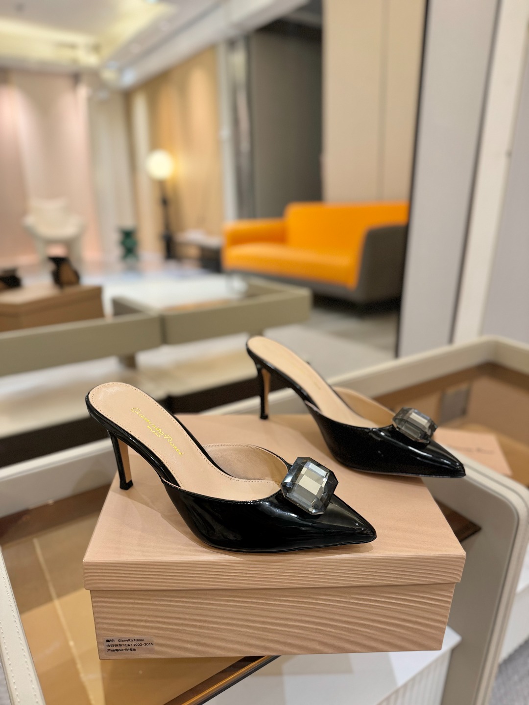 
Gianvito rossi 👠
2025新款拖鞋
 原版开发 顶级版本 代购品质 
一双超美的大宝石