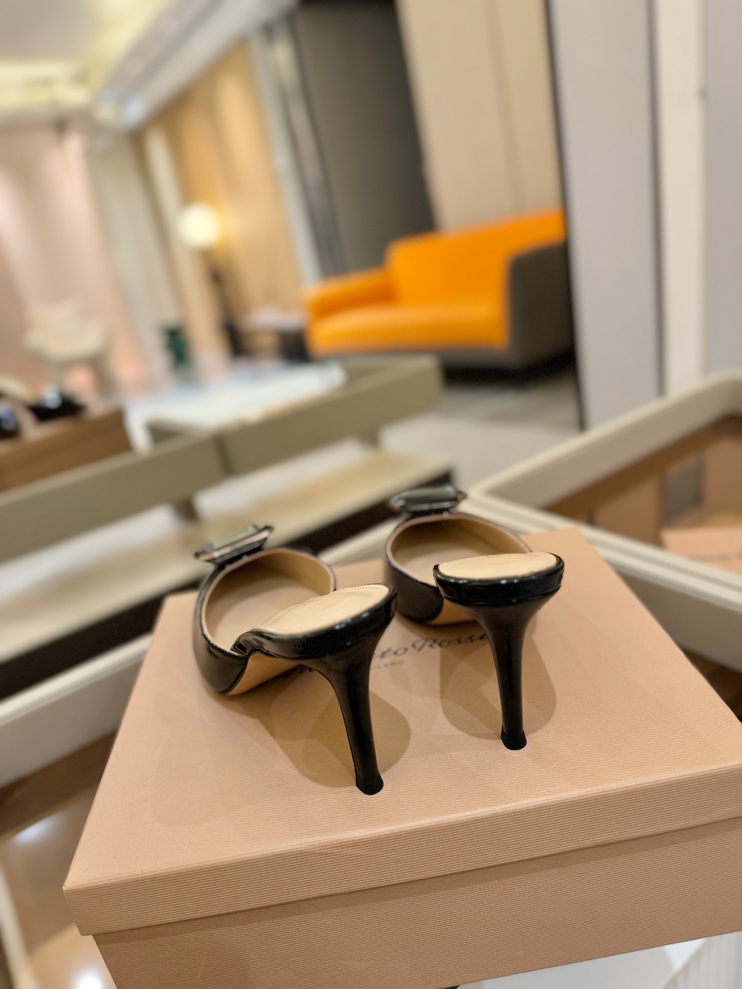 
Gianvito rossi 👠
2025新款拖鞋
 原版开发 顶级版本 代购品质 
一双超美的大宝石