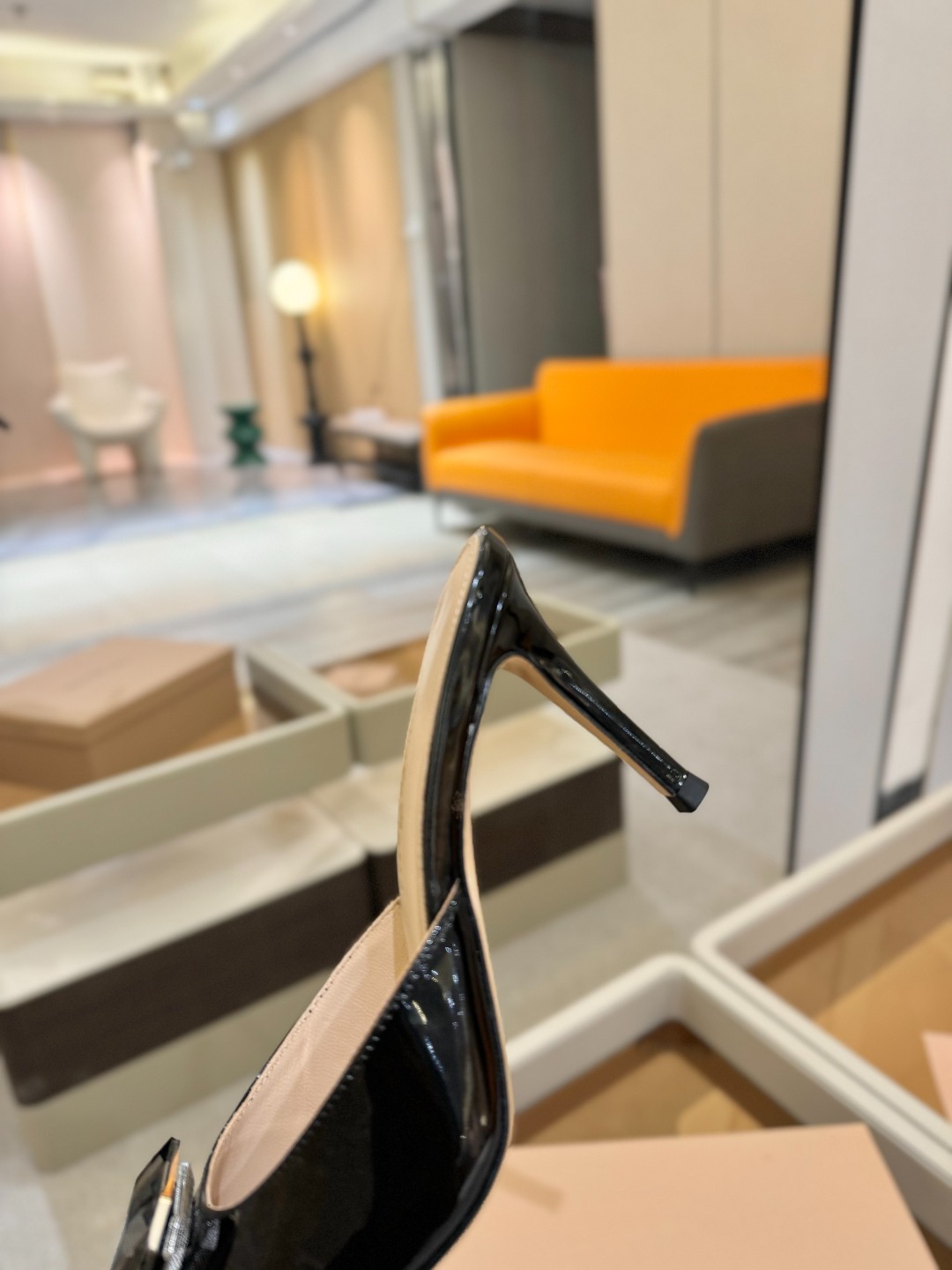 
Gianvito rossi 👠
2025新款拖鞋
 原版开发 顶级版本 代购品质 
一双超美的大宝石
