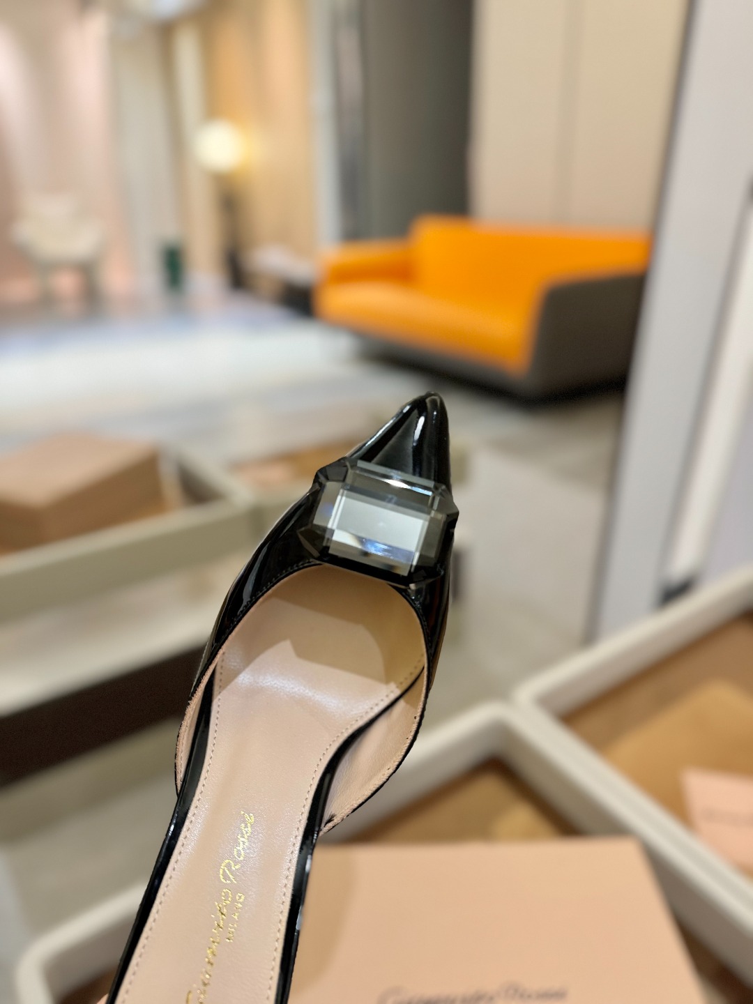 
Gianvito rossi 👠
2025新款拖鞋
 原版开发 顶级版本 代购品质 
一双超美的大宝石