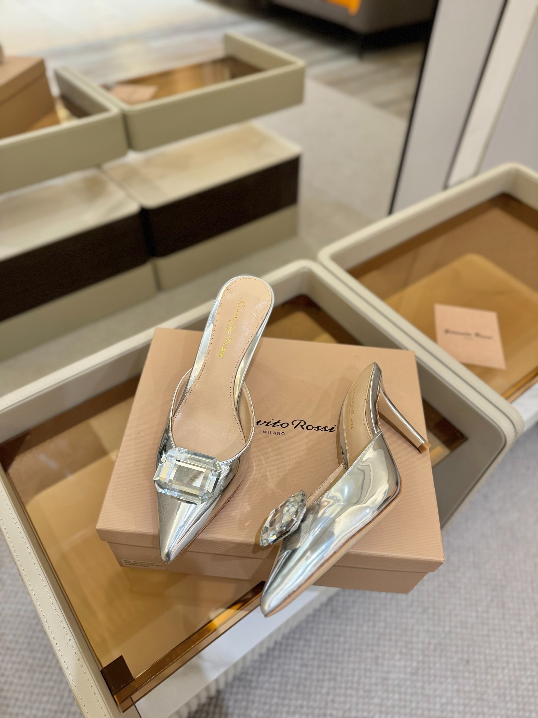 
Gianvito rossi 👠
2025新款拖鞋
 原版开发 顶级版本 代购品质 
一双超美的大宝石