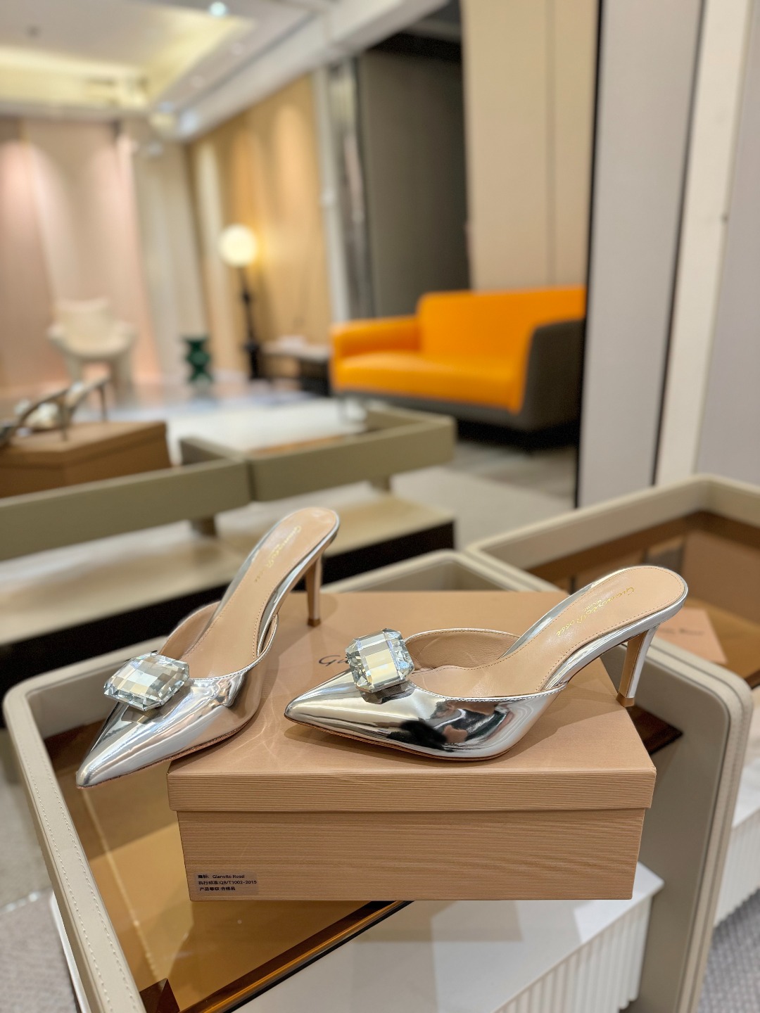 
Gianvito rossi 👠
2025新款拖鞋
 原版开发 顶级版本 代购品质 
一双超美的大宝石