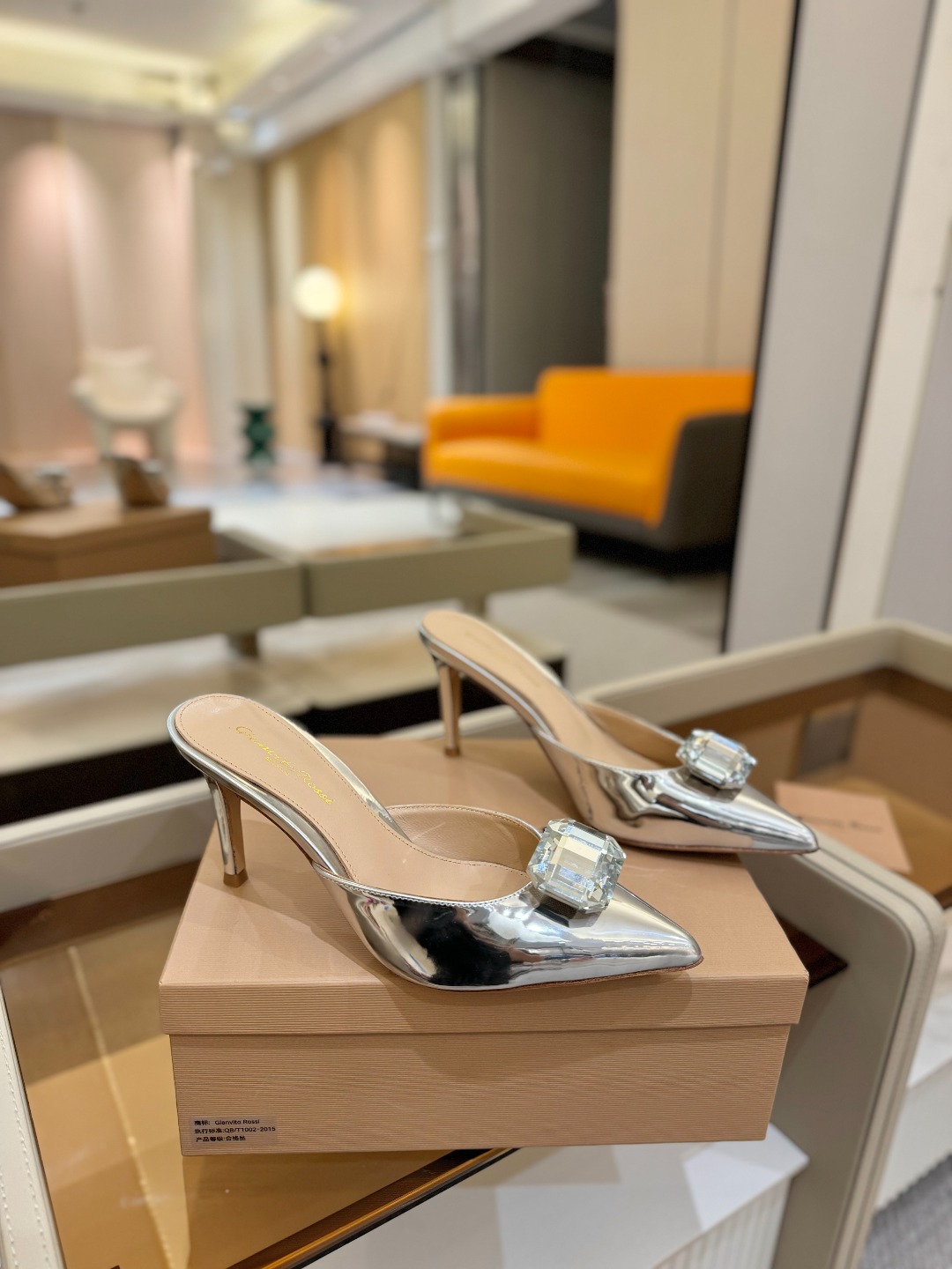 
Gianvito rossi 👠
2025新款拖鞋
 原版开发 顶级版本 代购品质 
一双超美的大宝石