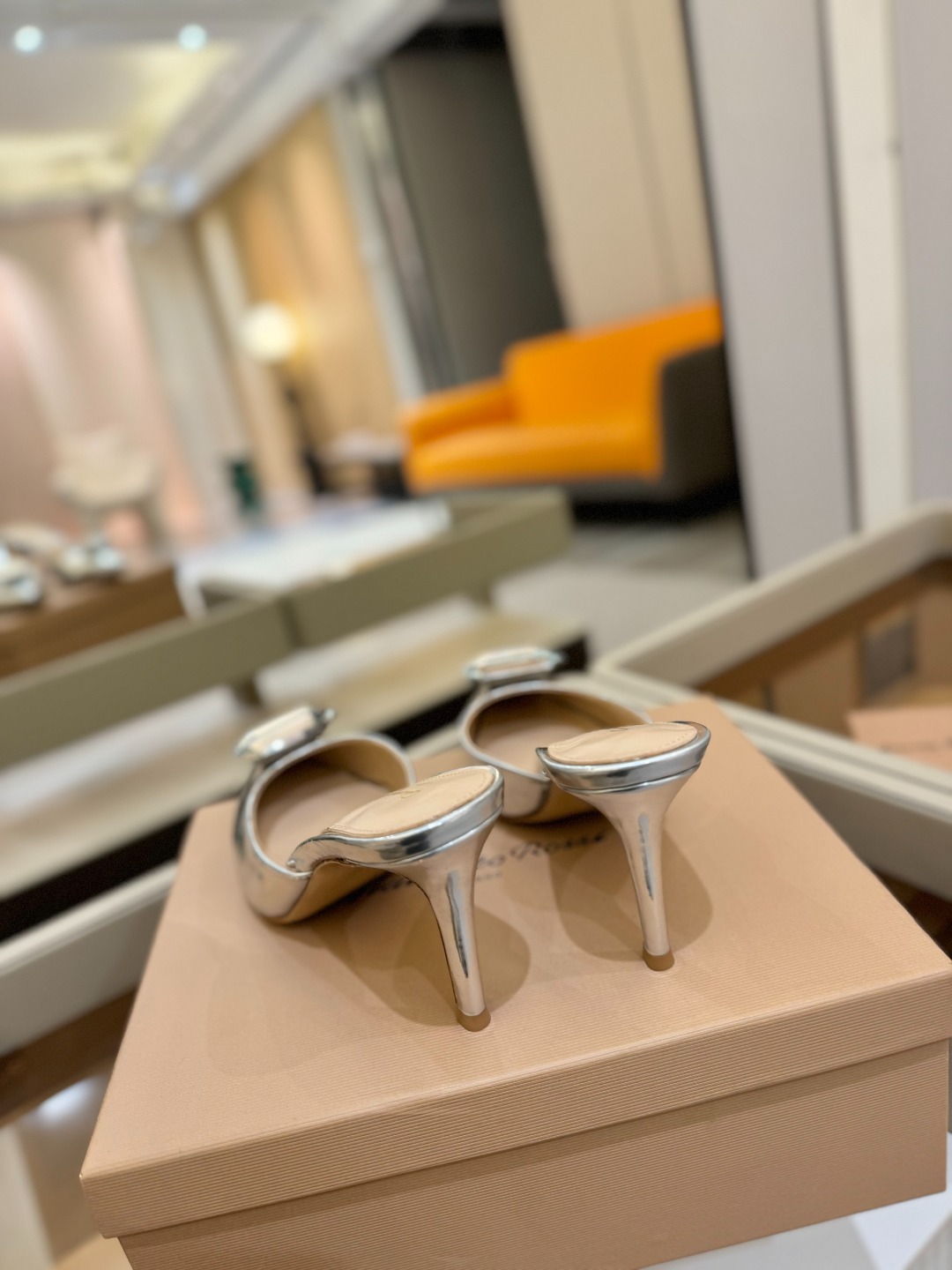 
Gianvito rossi 👠
2025新款拖鞋
 原版开发 顶级版本 代购品质 
一双超美的大宝石