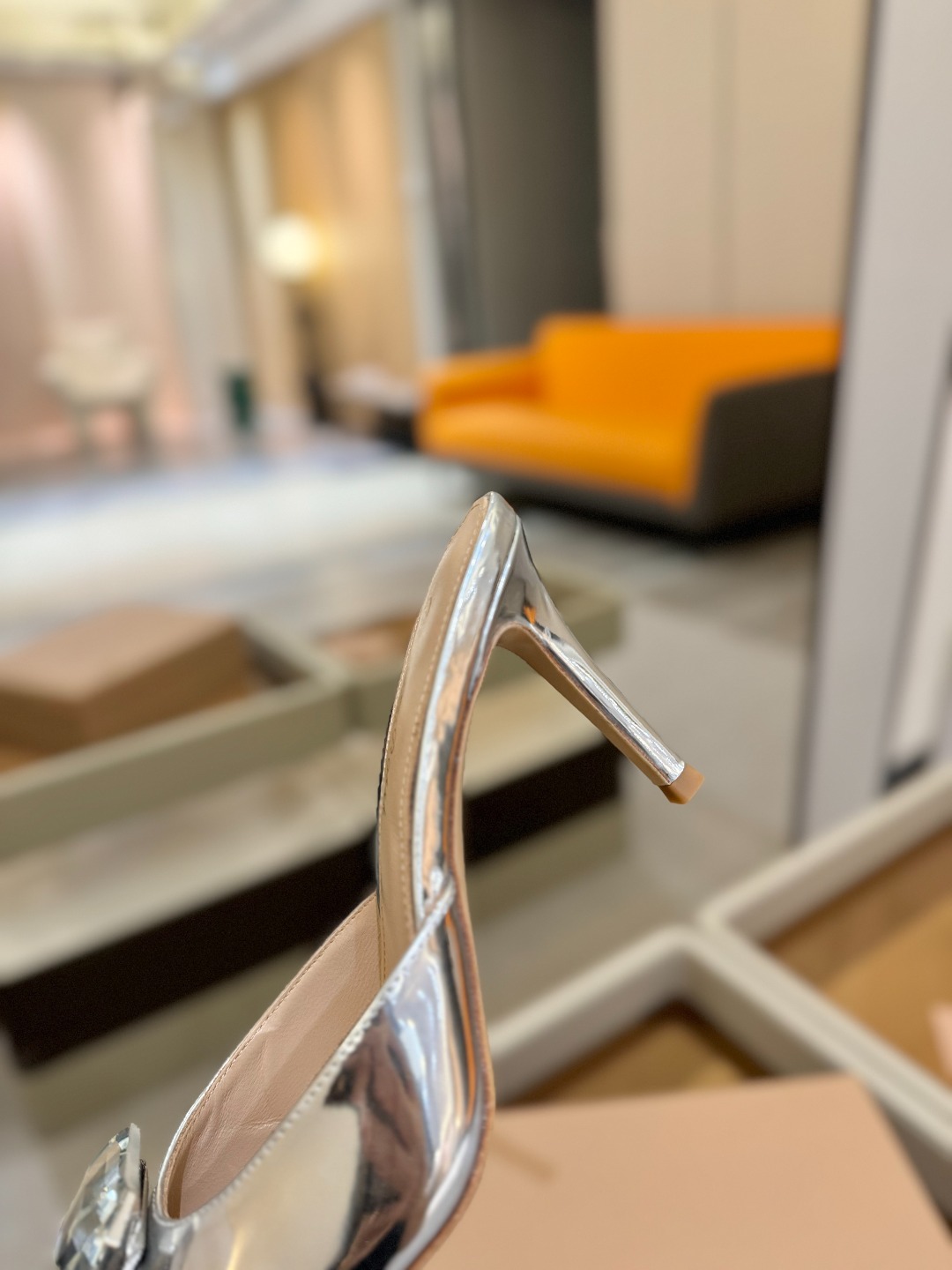 
Gianvito rossi 👠
2025新款拖鞋
 原版开发 顶级版本 代购品质 
一双超美的大宝石