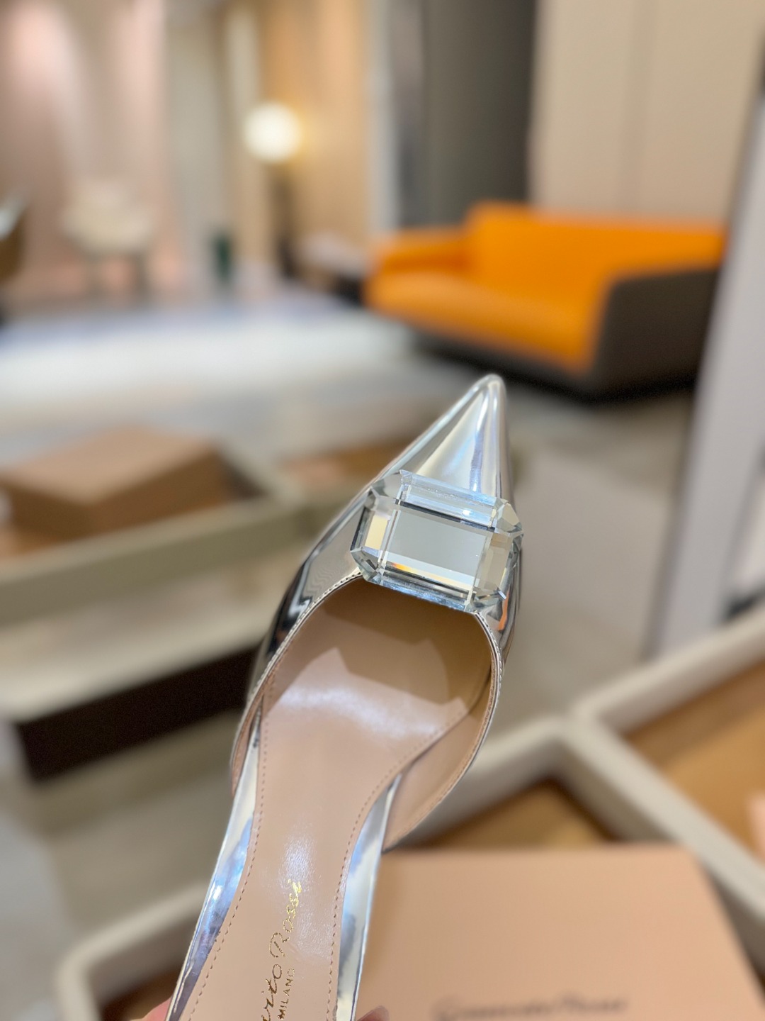 
Gianvito rossi 👠
2025新款拖鞋
 原版开发 顶级版本 代购品质 
一双超美的大宝石