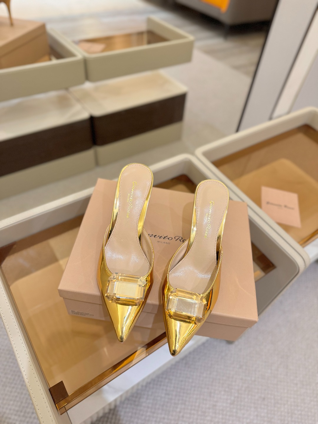 
Gianvito rossi 👠
2025新款拖鞋
 原版开发 顶级版本 代购品质 
一双超美的大宝石