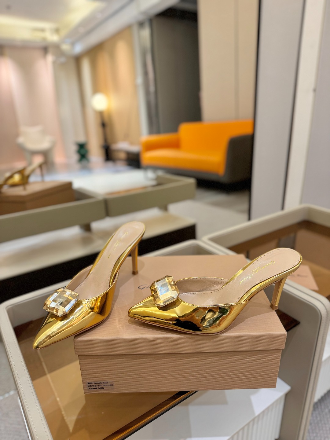 
Gianvito rossi 👠
2025新款拖鞋
 原版开发 顶级版本 代购品质 
一双超美的大宝石