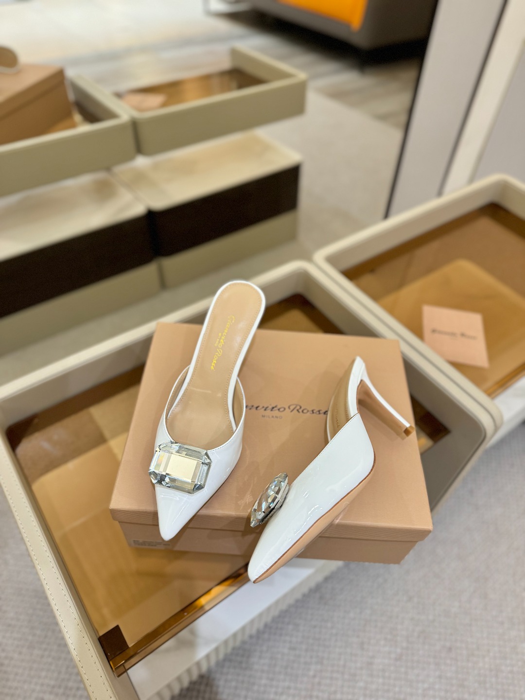 
Gianvito rossi 👠
2025新款拖鞋
 原版开发 顶级版本 代购品质 
一双超美的大宝石