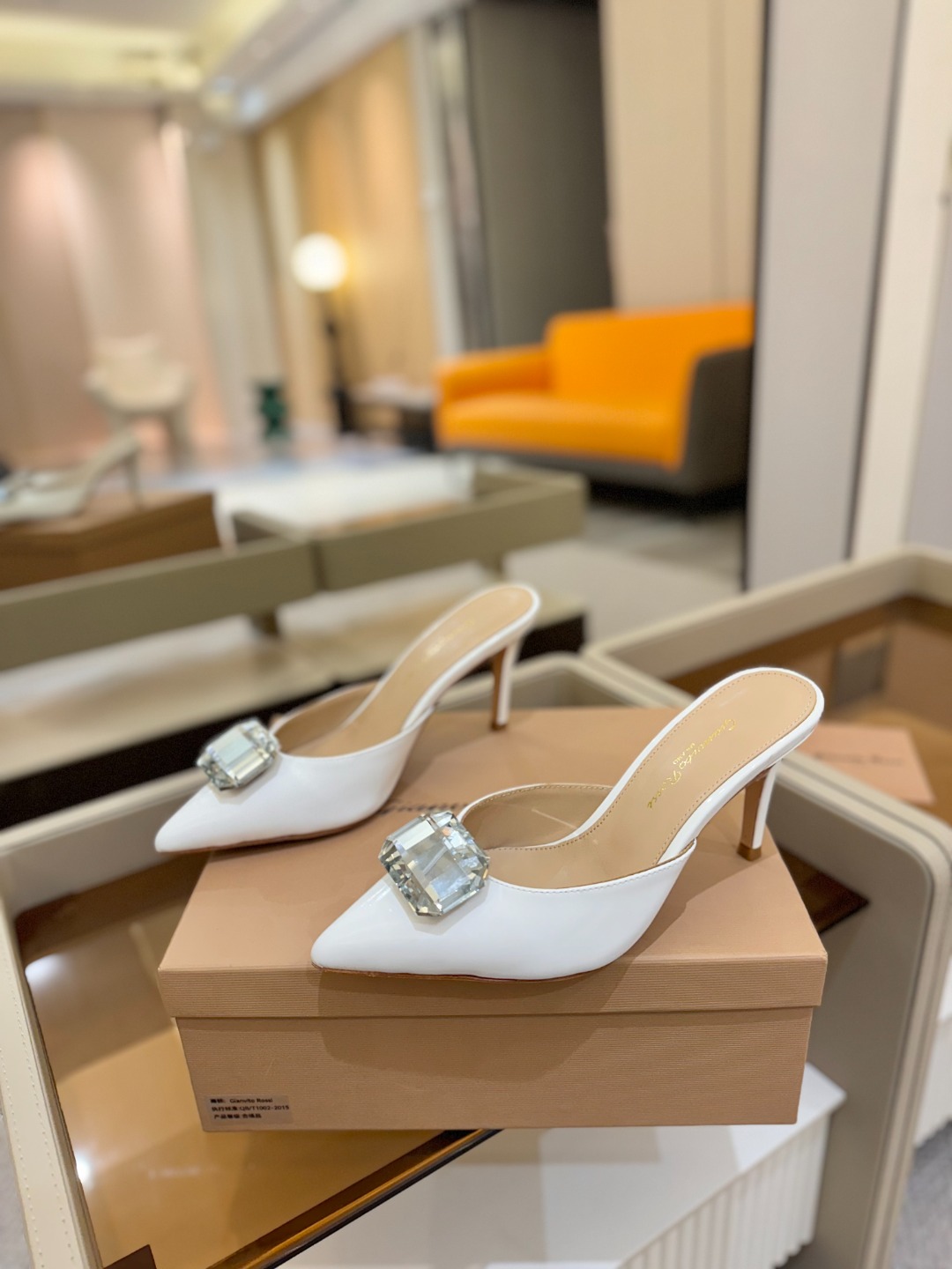 
Gianvito rossi 👠
2025新款拖鞋
 原版开发 顶级版本 代购品质 
一双超美的大宝石
