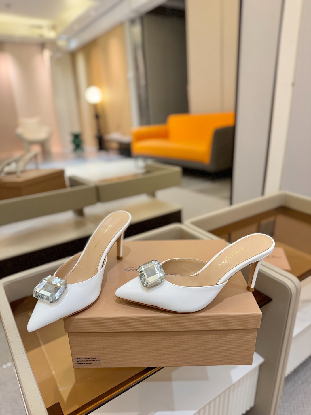 
Gianvito rossi 👠
2025新款拖鞋
 原版开发 顶级版本 代购品质 
一双超美的大宝石