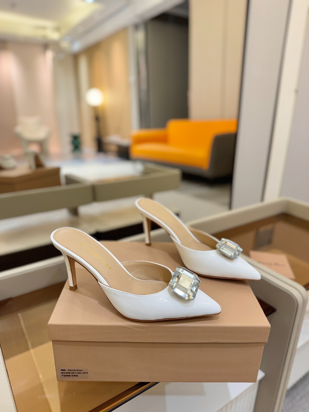
Gianvito rossi 👠
2025新款拖鞋
 原版开发 顶级版本 代购品质 
一双超美的大宝石