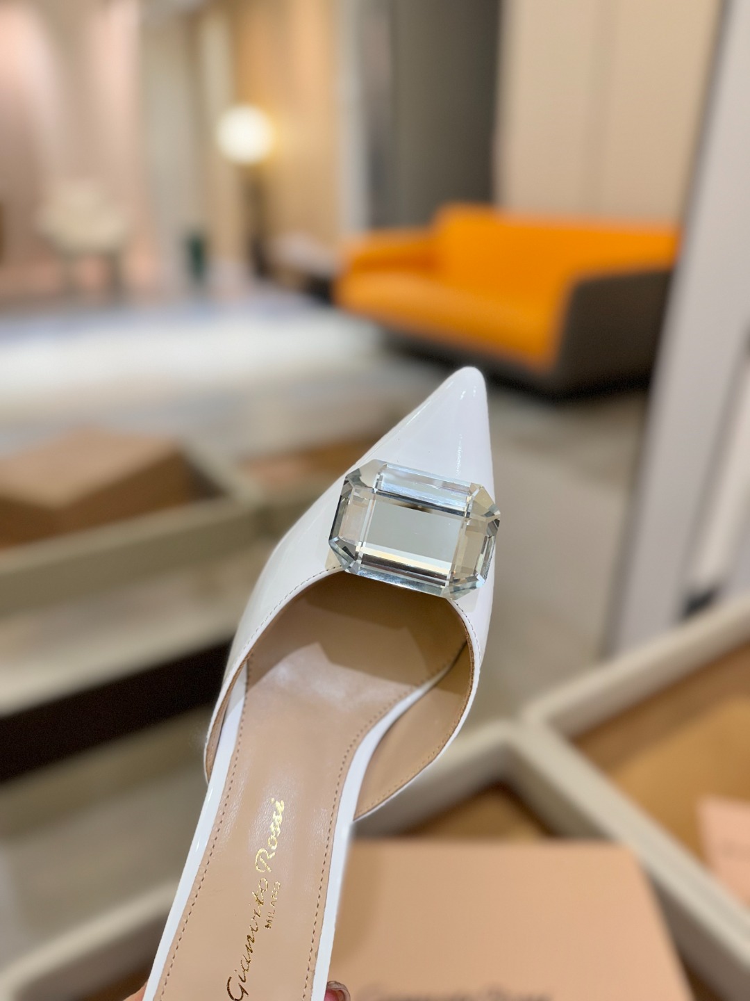 
Gianvito rossi 👠
2025新款拖鞋
 原版开发 顶级版本 代购品质 
一双超美的大宝石