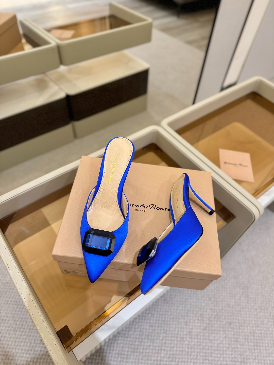 
Gianvito rossi 👠
2025新款拖鞋
 原版开发 顶级版本 代购品质 
一双超美的大宝石