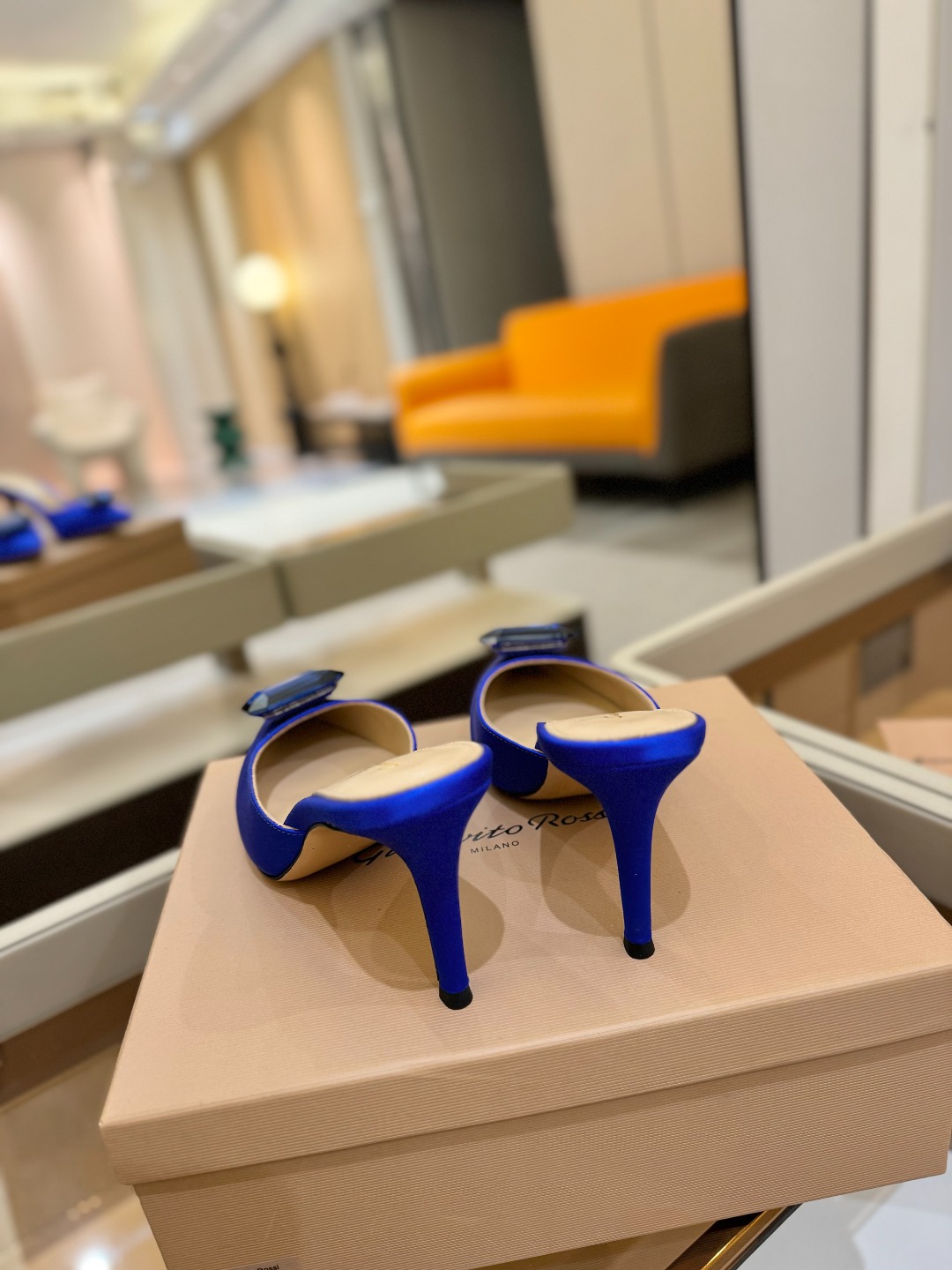 
Gianvito rossi 👠
2025新款拖鞋
 原版开发 顶级版本 代购品质 
一双超美的大宝石