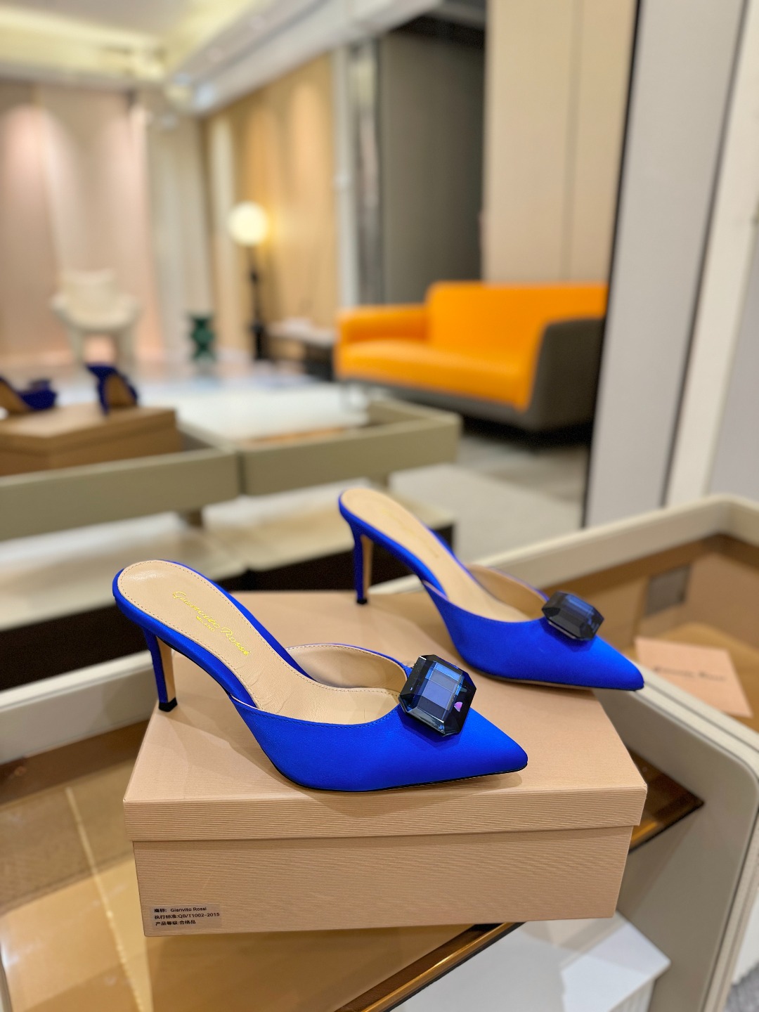 
Gianvito rossi 👠
2025新款拖鞋
 原版开发 顶级版本 代购品质 
一双超美的大宝石