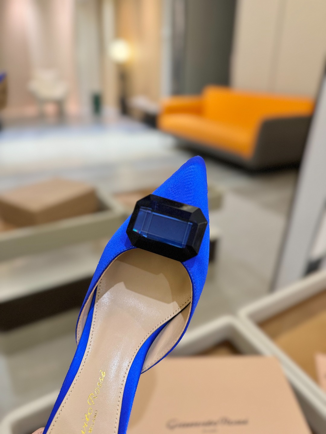 
Gianvito rossi 👠
2025新款拖鞋
 原版开发 顶级版本 代购品质 
一双超美的大宝石
