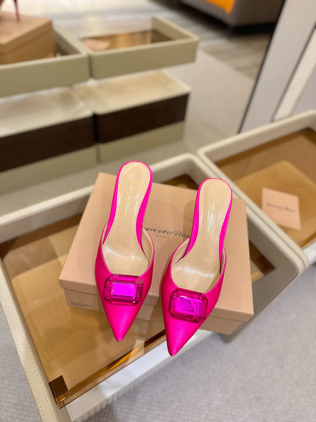 
Gianvito rossi 👠
2025新款拖鞋
 原版开发 顶级版本 代购品质 
一双超美的大宝石