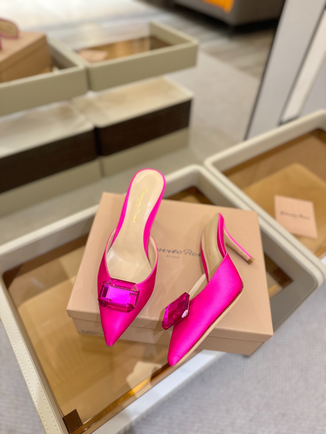 
Gianvito rossi 👠
2025新款拖鞋
 原版开发 顶级版本 代购品质 
一双超美的大宝石