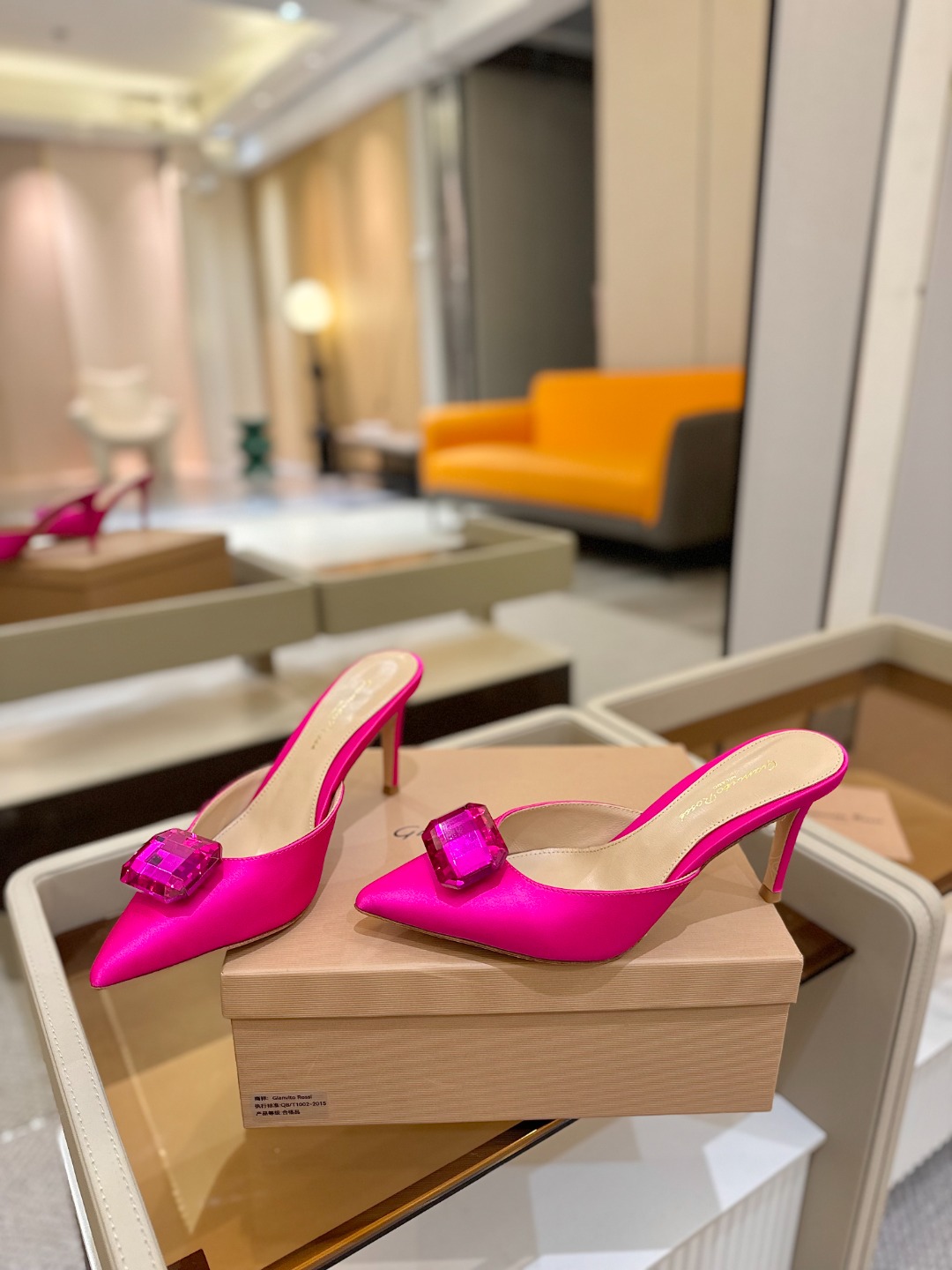 
Gianvito rossi 👠
2025新款拖鞋
 原版开发 顶级版本 代购品质 
一双超美的大宝石
