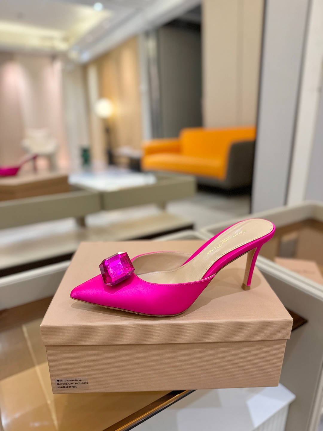 
Gianvito rossi 👠
2025新款拖鞋
 原版开发 顶级版本 代购品质 
一双超美的大宝石