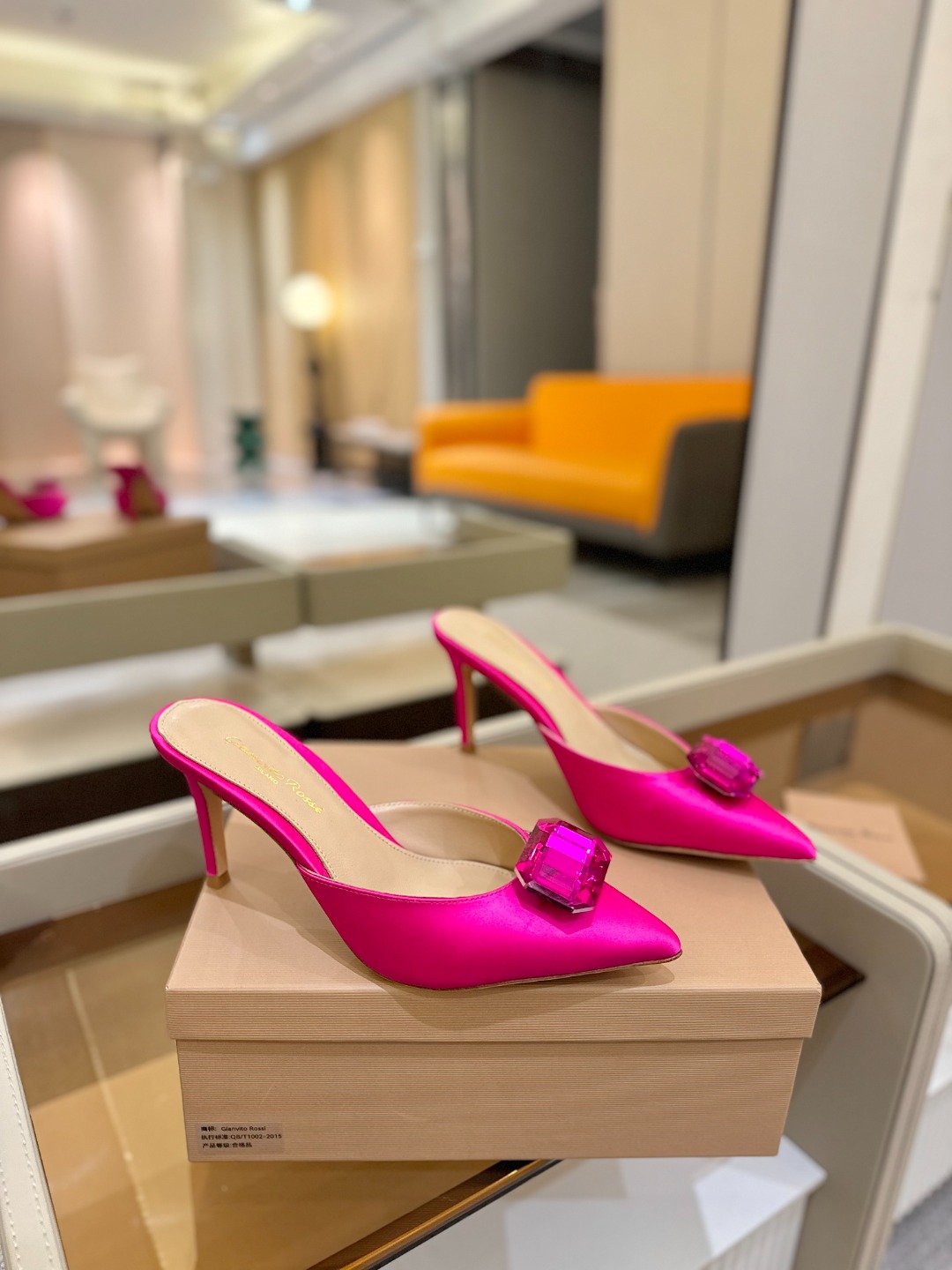 
Gianvito rossi 👠
2025新款拖鞋
 原版开发 顶级版本 代购品质 
一双超美的大宝石
