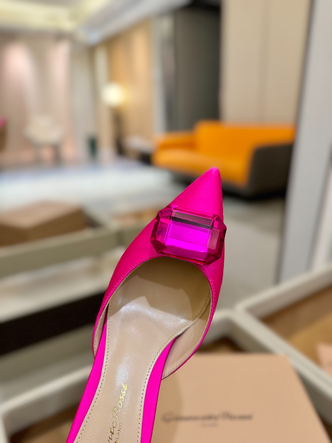 
Gianvito rossi 👠
2025新款拖鞋
 原版开发 顶级版本 代购品质 
一双超美的大宝石