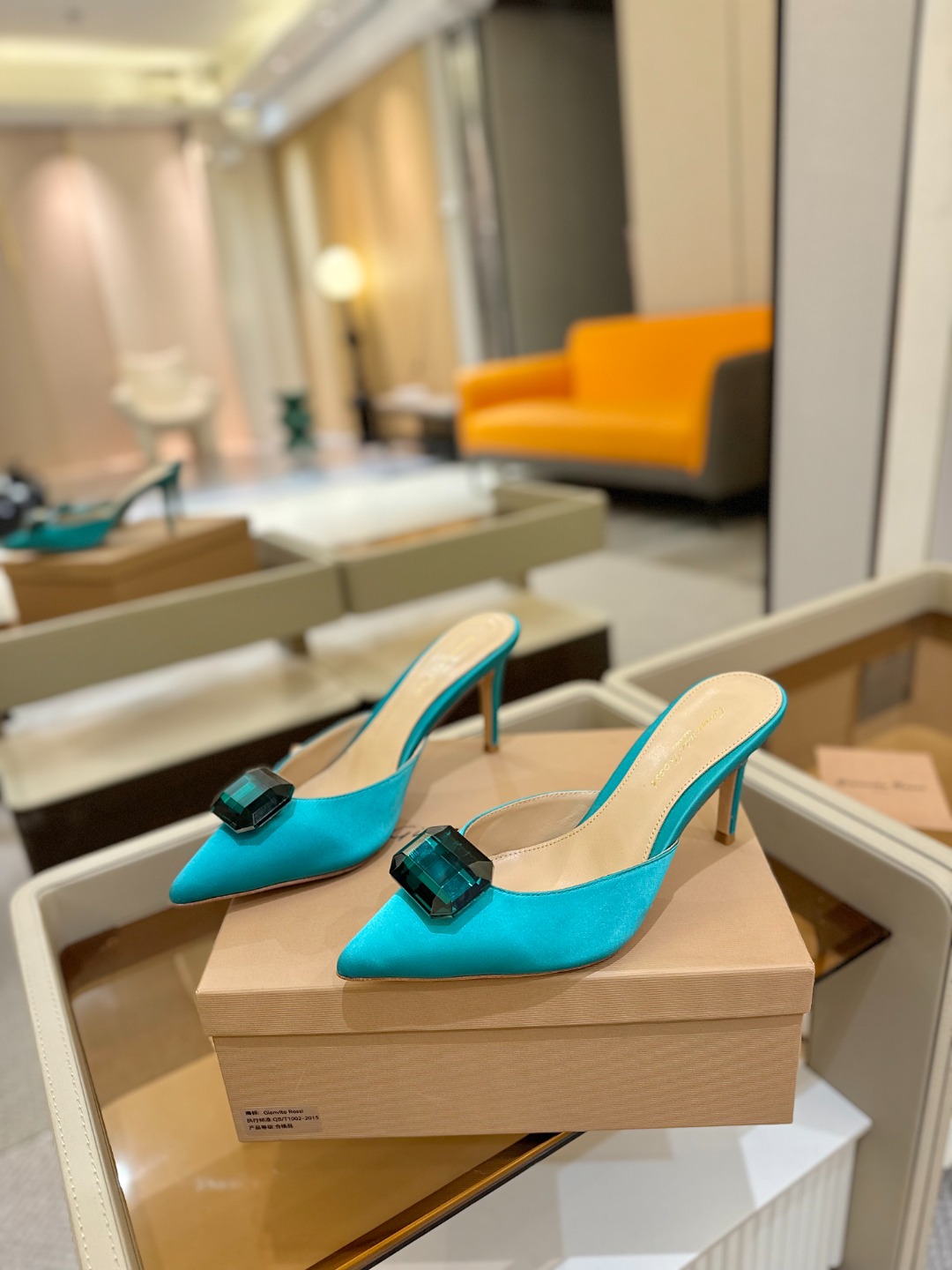 
Gianvito rossi 👠
2025新款拖鞋
 原版开发 顶级版本 代购品质 
一双超美的大宝石