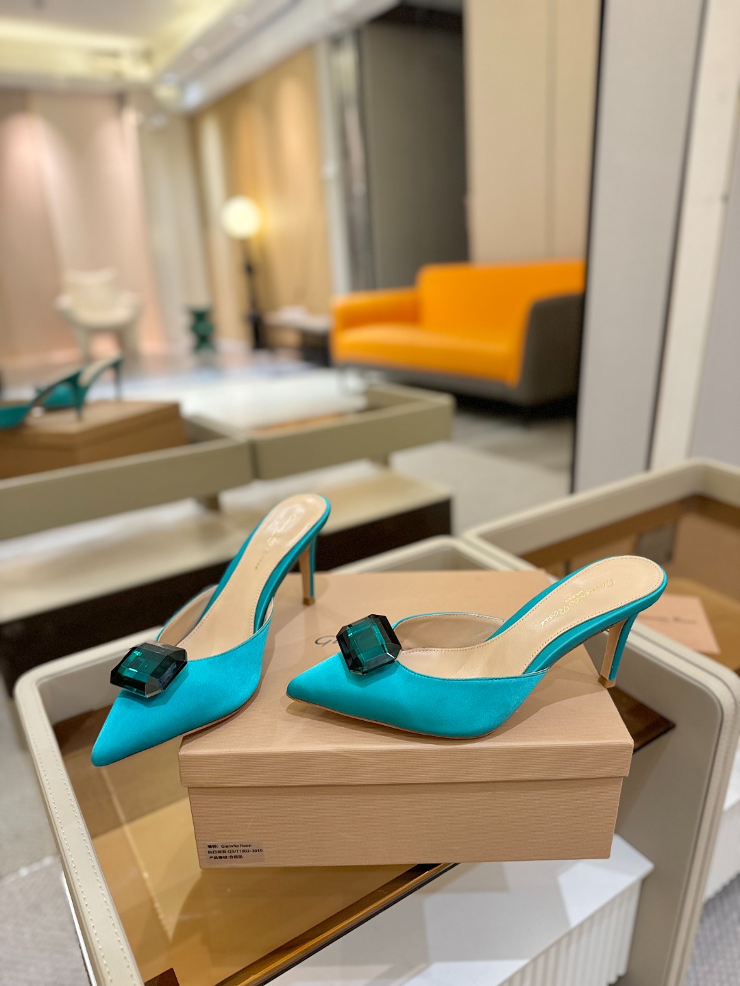 
Gianvito rossi 👠
2025新款拖鞋
 原版开发 顶级版本 代购品质 
一双超美的大宝石