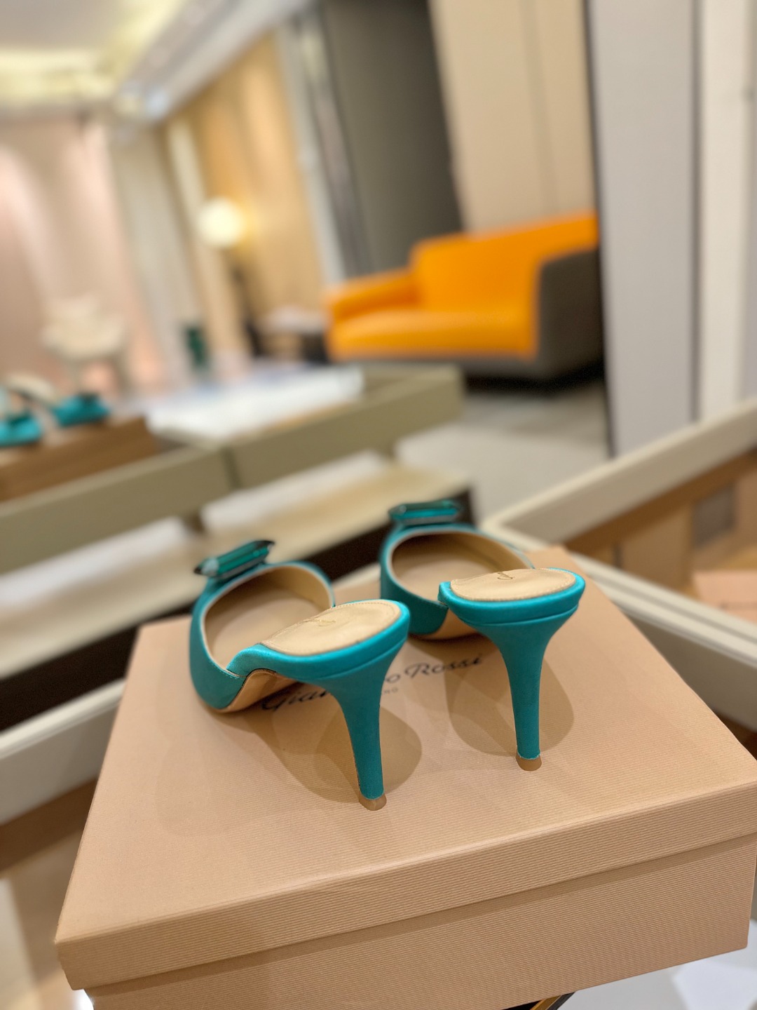 
Gianvito rossi 👠
2025新款拖鞋
 原版开发 顶级版本 代购品质 
一双超美的大宝石
