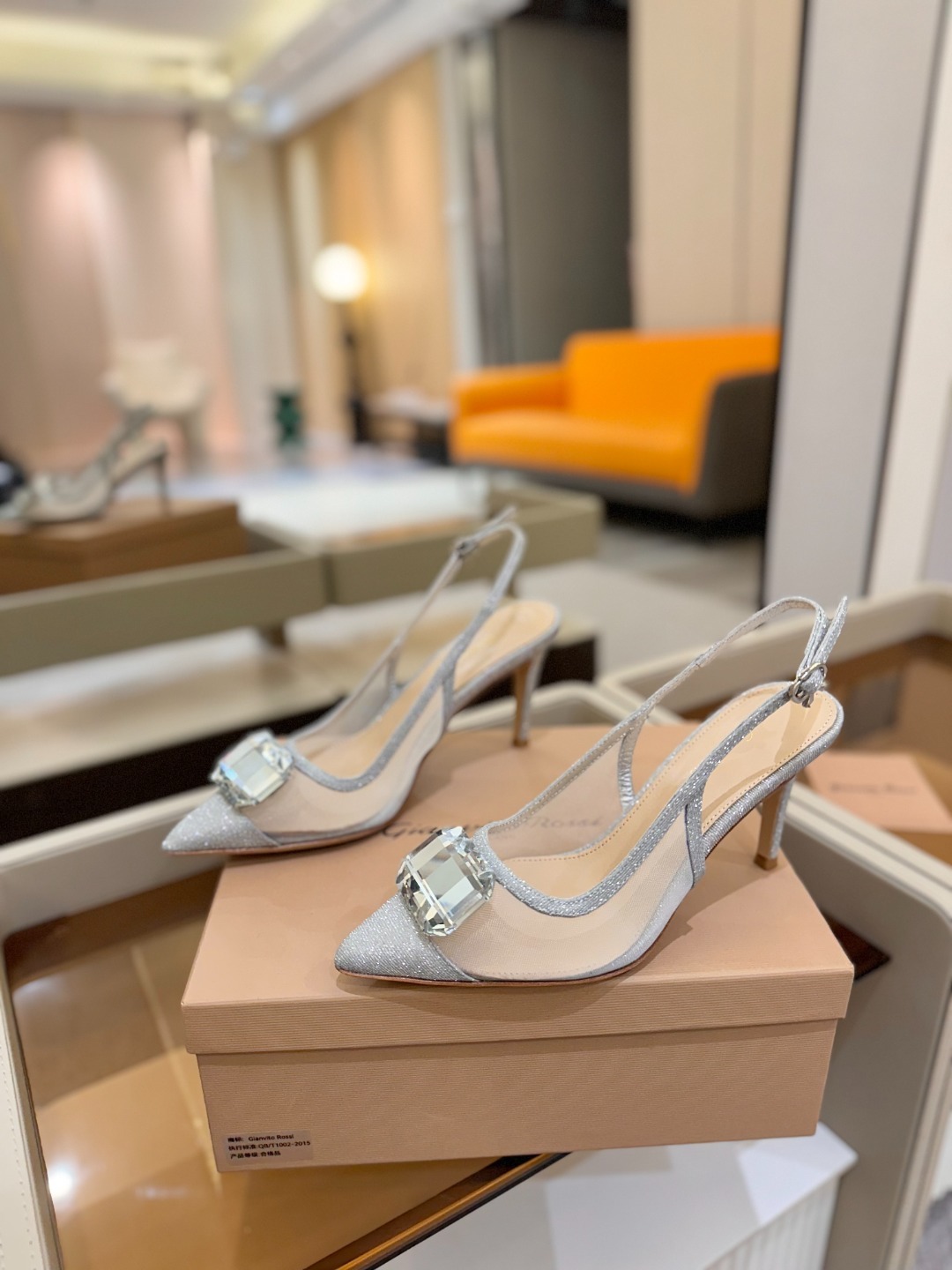 Gianvito rossi 👠
2025新款拖鞋
原版开发 顶级版本 代购品质
超美的大宝石高跟凉