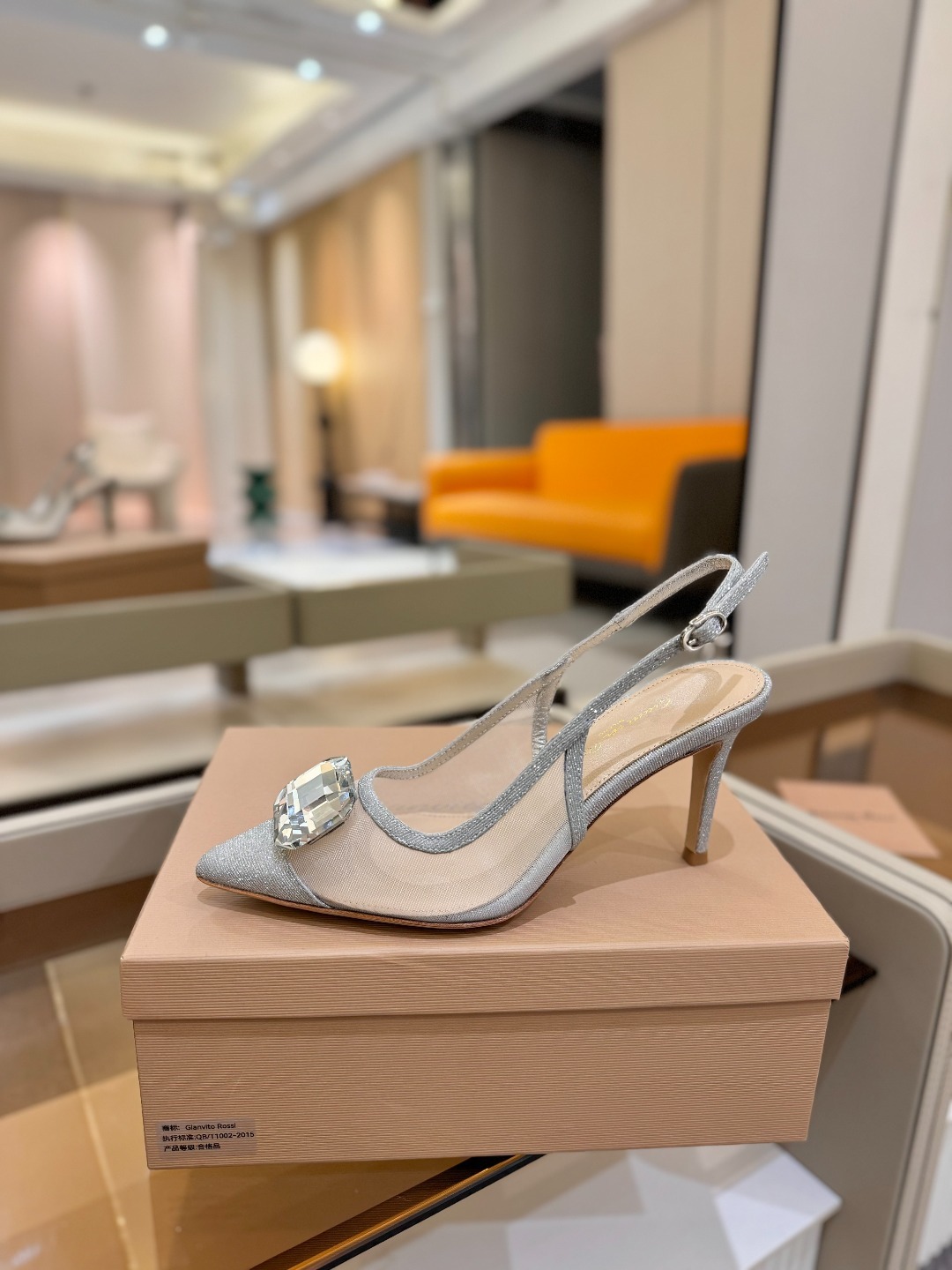 Gianvito rossi 👠
2025新款拖鞋
原版开发 顶级版本 代购品质
超美的大宝石高跟凉