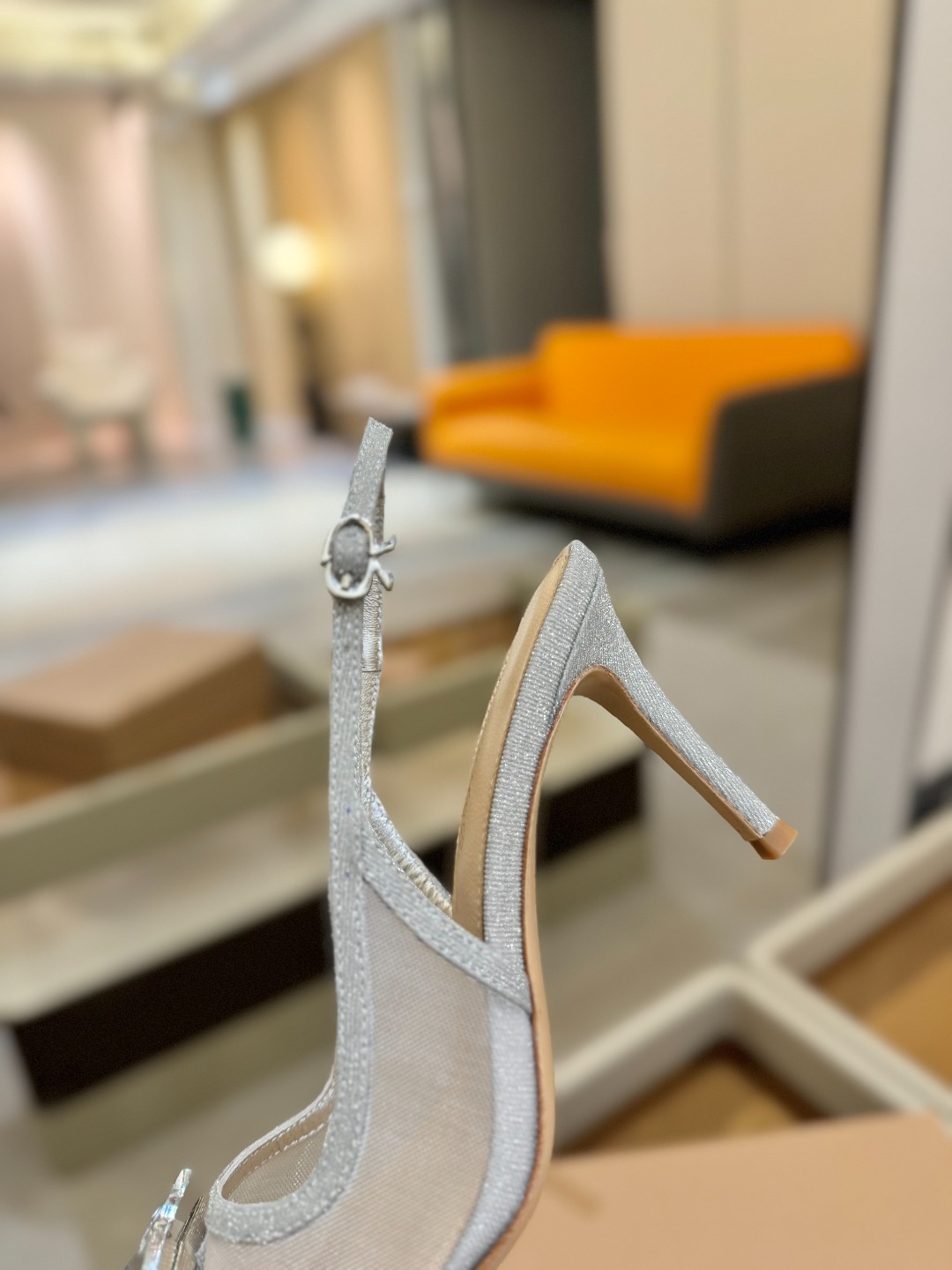 Gianvito rossi 👠
2025新款拖鞋
原版开发 顶级版本 代购品质
超美的大宝石高跟凉