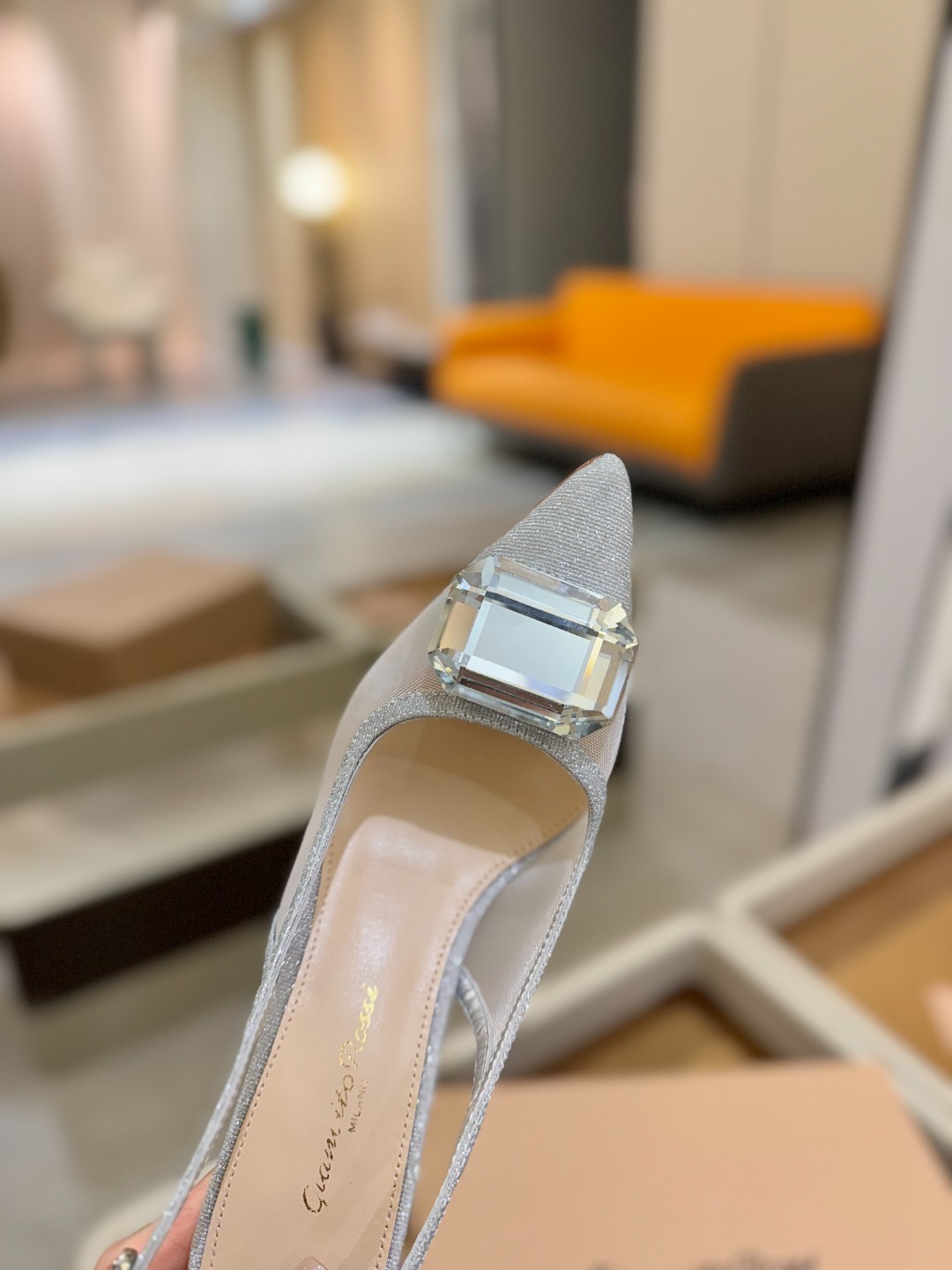 Gianvito rossi 👠
2025新款拖鞋
原版开发 顶级版本 代购品质
超美的大宝石高跟凉