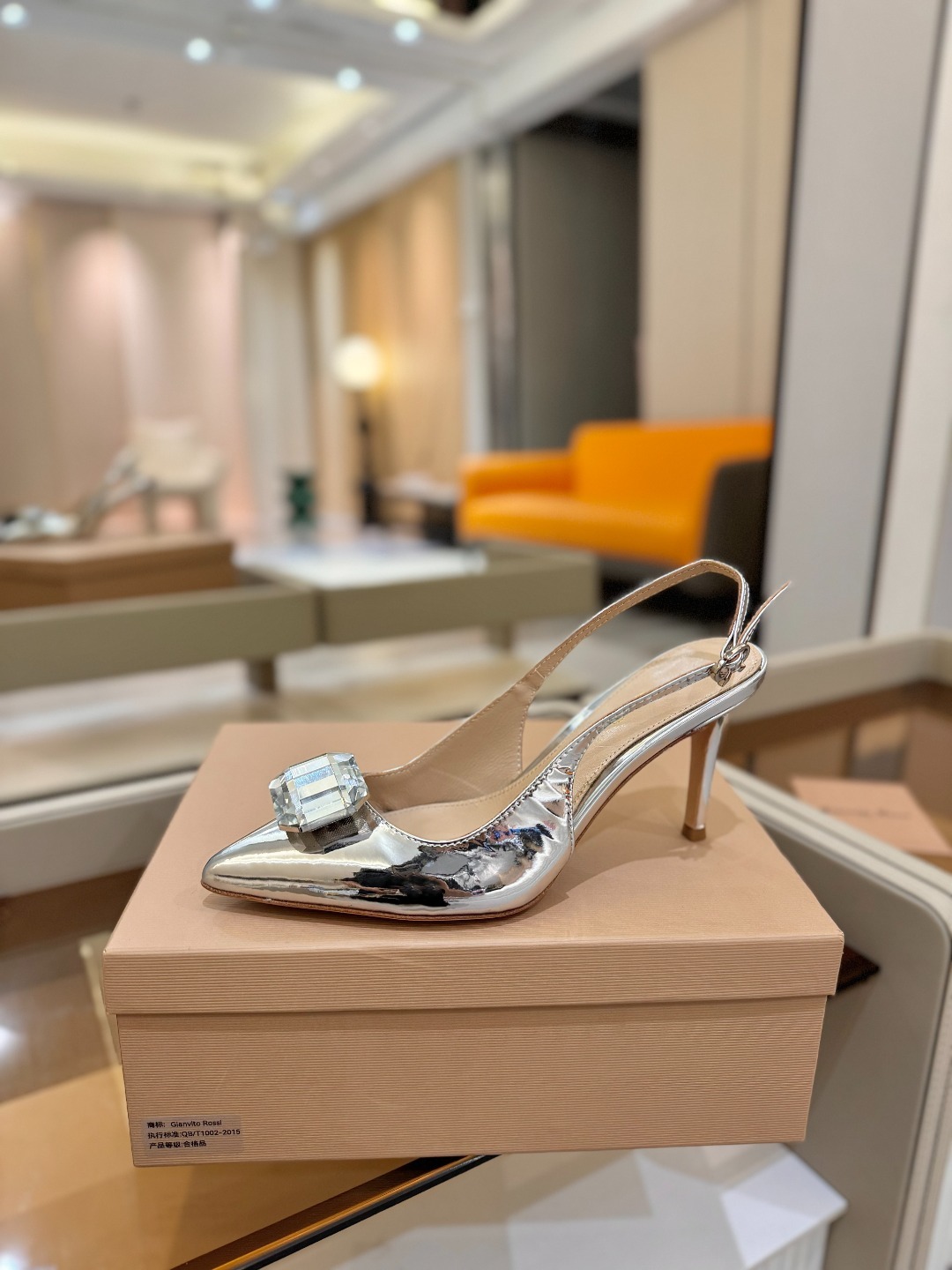 Gianvito rossi 👠
2025新款拖鞋
原版开发 顶级版本 代购品质
超美的大宝石高跟凉