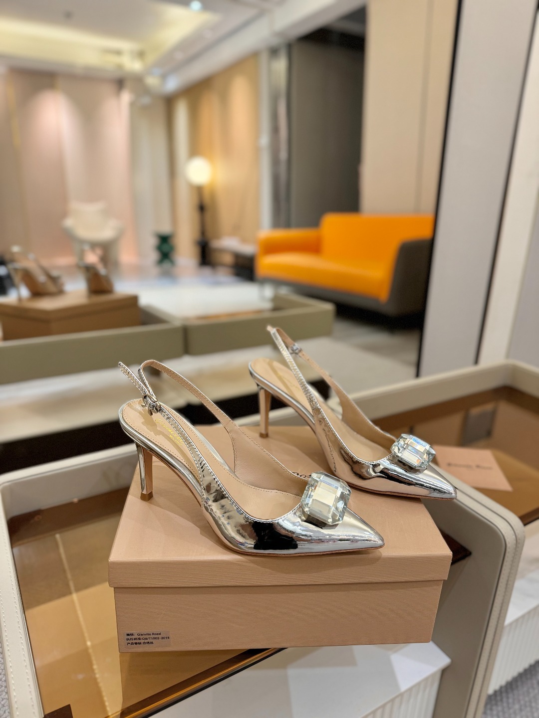 Gianvito rossi 👠
2025新款拖鞋
原版开发 顶级版本 代购品质
超美的大宝石高跟凉